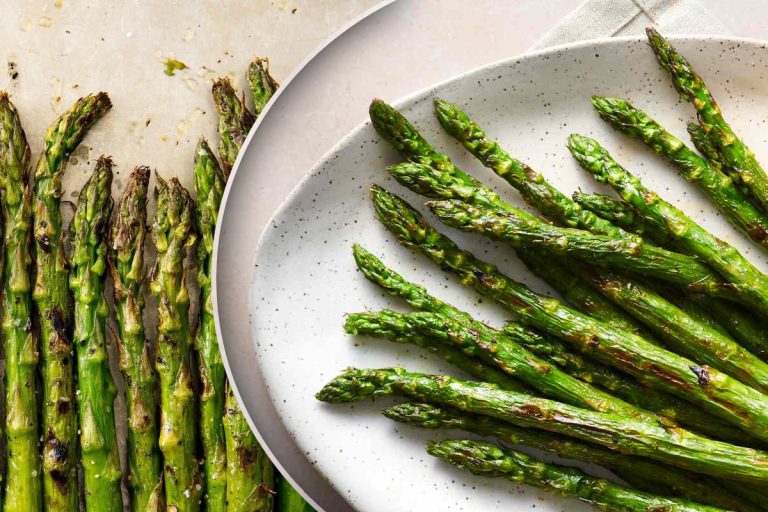 Cum se gătește sparanghelul. Cât trebuie fiert ca să devină moale și gustos, pontul marilor bucătari