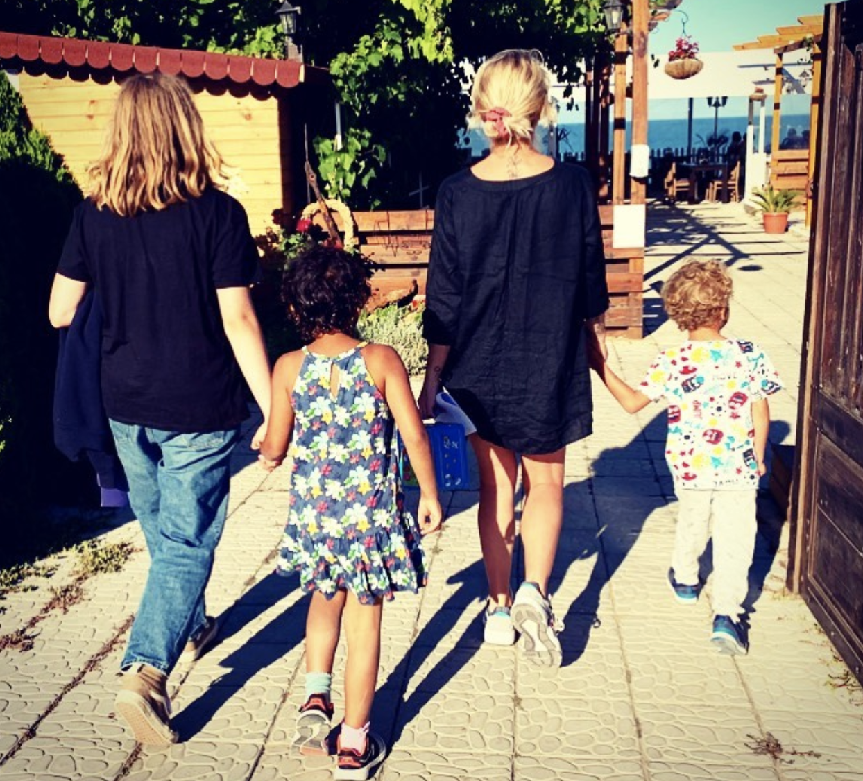 Dana Nalbaru si copiii ei