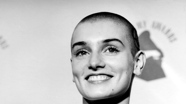 De ce Sinead O’Connor a ales să se radă în cap. Motivul din spatele deciziei e tulburător