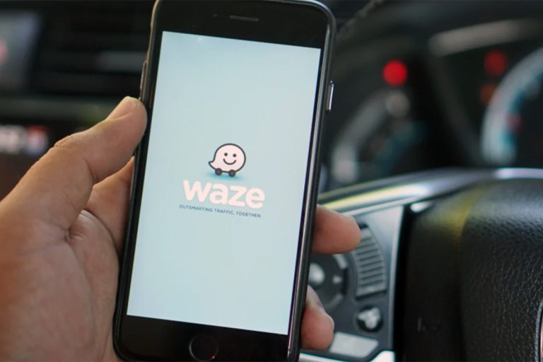 Codurile secrete de pe Waze. Mulți șoferi folosesc greșit aplicația, iată ce funcții uimitoare are, de fapt