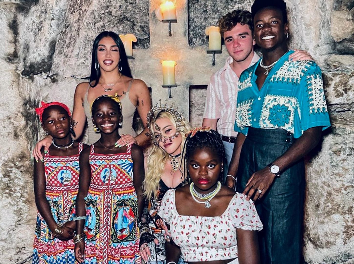 Madonna si cei sase copii ai ei