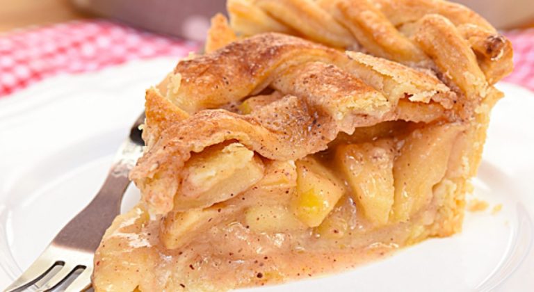 Ingredientul special pe care îl puneau bunicile în plăcinta cu mere. Rețeta te va cuceri pe loc, iese fragedă și delicioasă