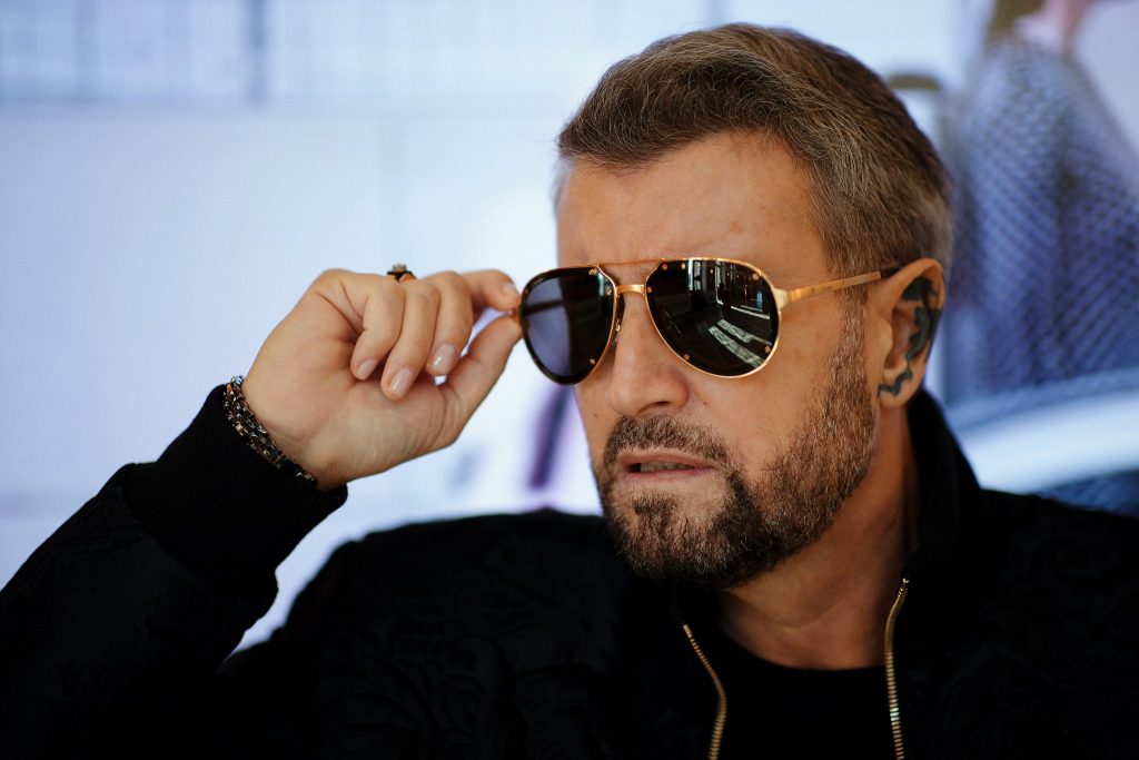 Secretul ascuns in spatele imaginilor postate de Catalin Botezatu pe internet. Chiar celebrul designer l-a dezvaluit VIDEO EXCLUSIV