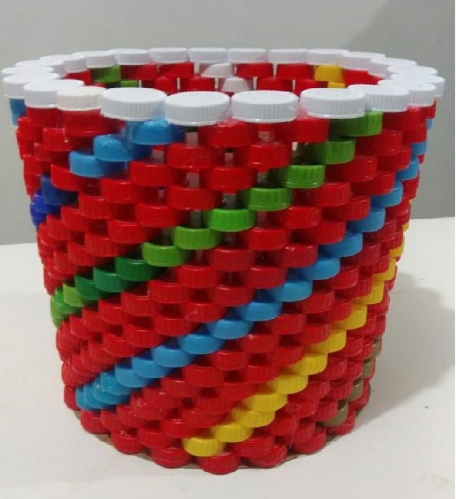 Modul nebănuit în care poți folosi capacele sticlelor de plastic în gospodărie. Nu le vei mai arunca, după ce vei afla asta. Au un rol util