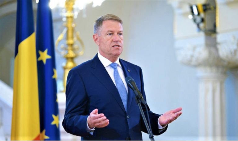 Femeia misterioasă în care Klaus Iohannis are cea mai mare încredere. E mereu lângă el