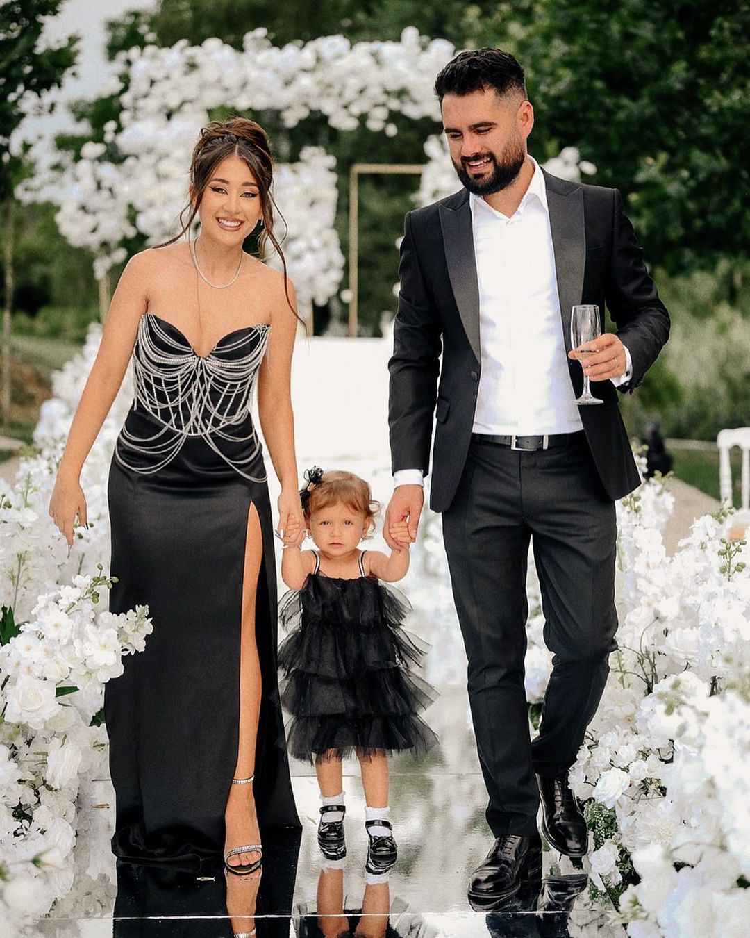 Imagine adorabilă cu Nicole Cherry și familia ei. Cum a fost surprinsă fetița artistei, un detaliu a atras atenția fanilor