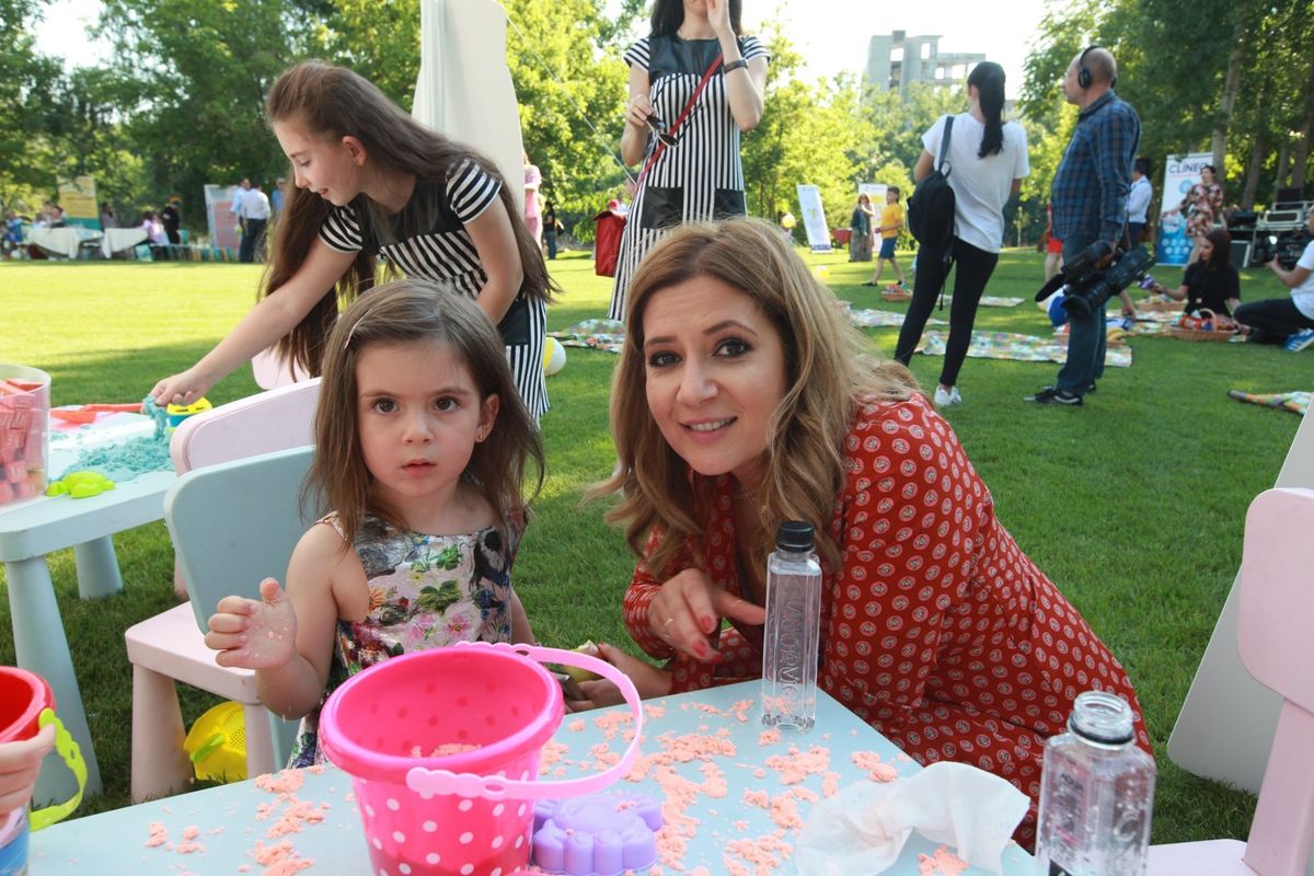 Amalia Enache si fetita ei