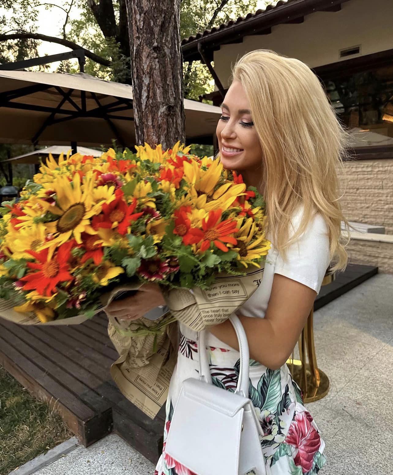 Andreea Balan a primit un buchet superb de flori de la iubitul ei