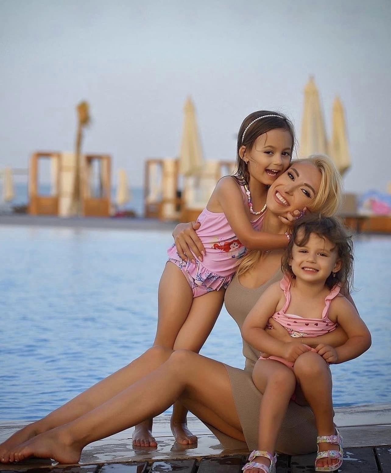 Andreea Balan si cele doua fetite ale sale