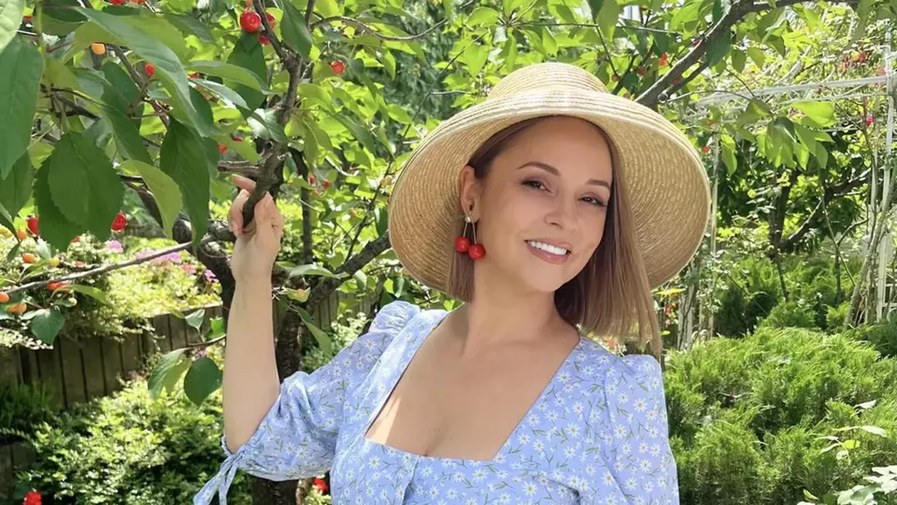 Andreea Marin se lauda cu legumele cultivate in gradina ei