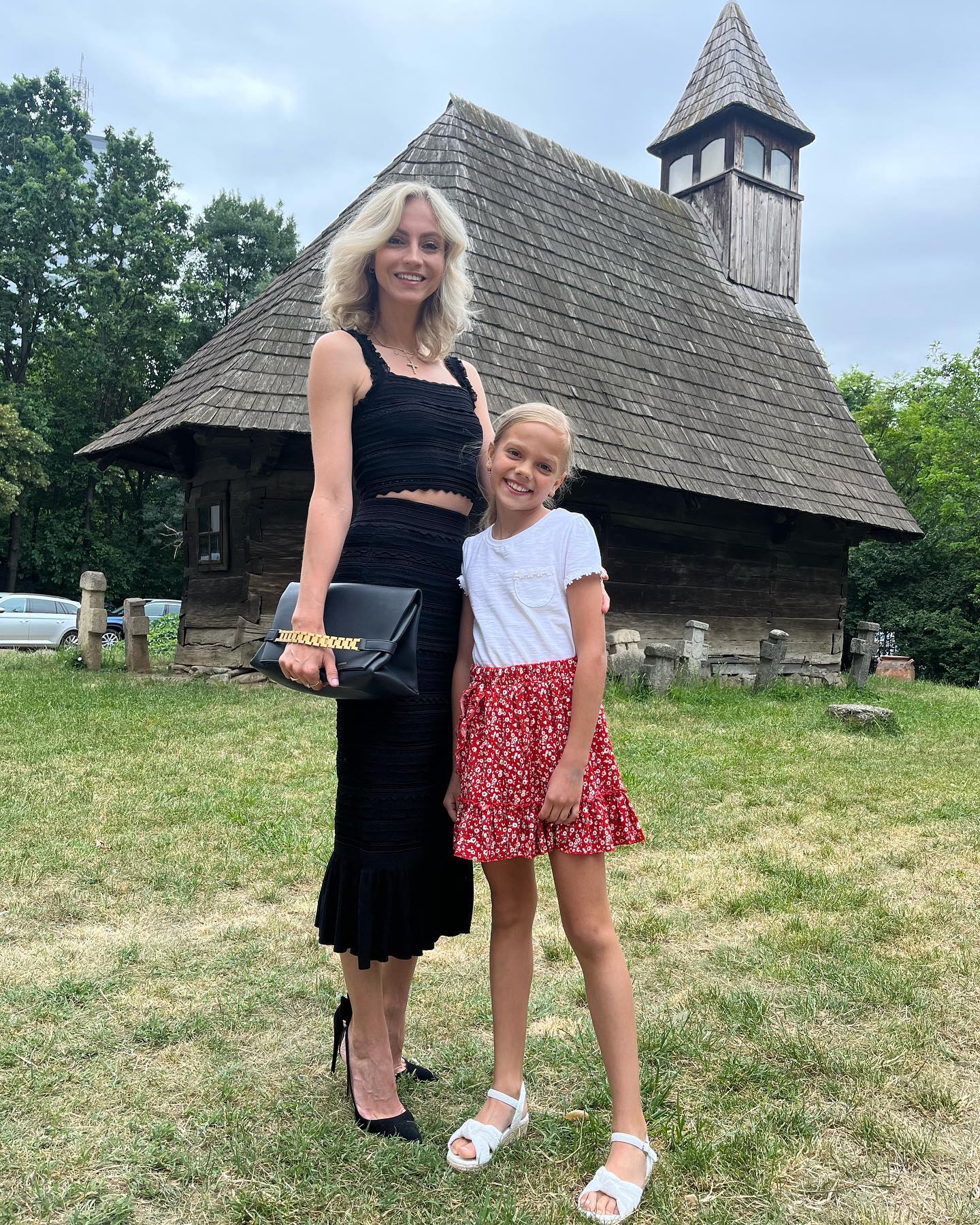 De ce și-a înscris Andreea Perju fiicele în învățământul privat