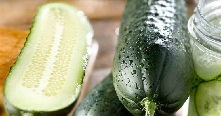 Nu arunca la gunoi castraveții cu semințe mari. Ce poți face cu ei, de fapt