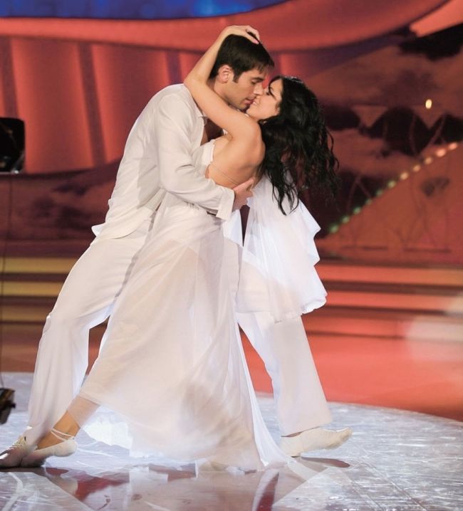 Ce s-a ales de bruneta superbă care i-a pus inima pe jar lui Radu Vâlcan. Adela Popescu are coșmaruri din cauza ei