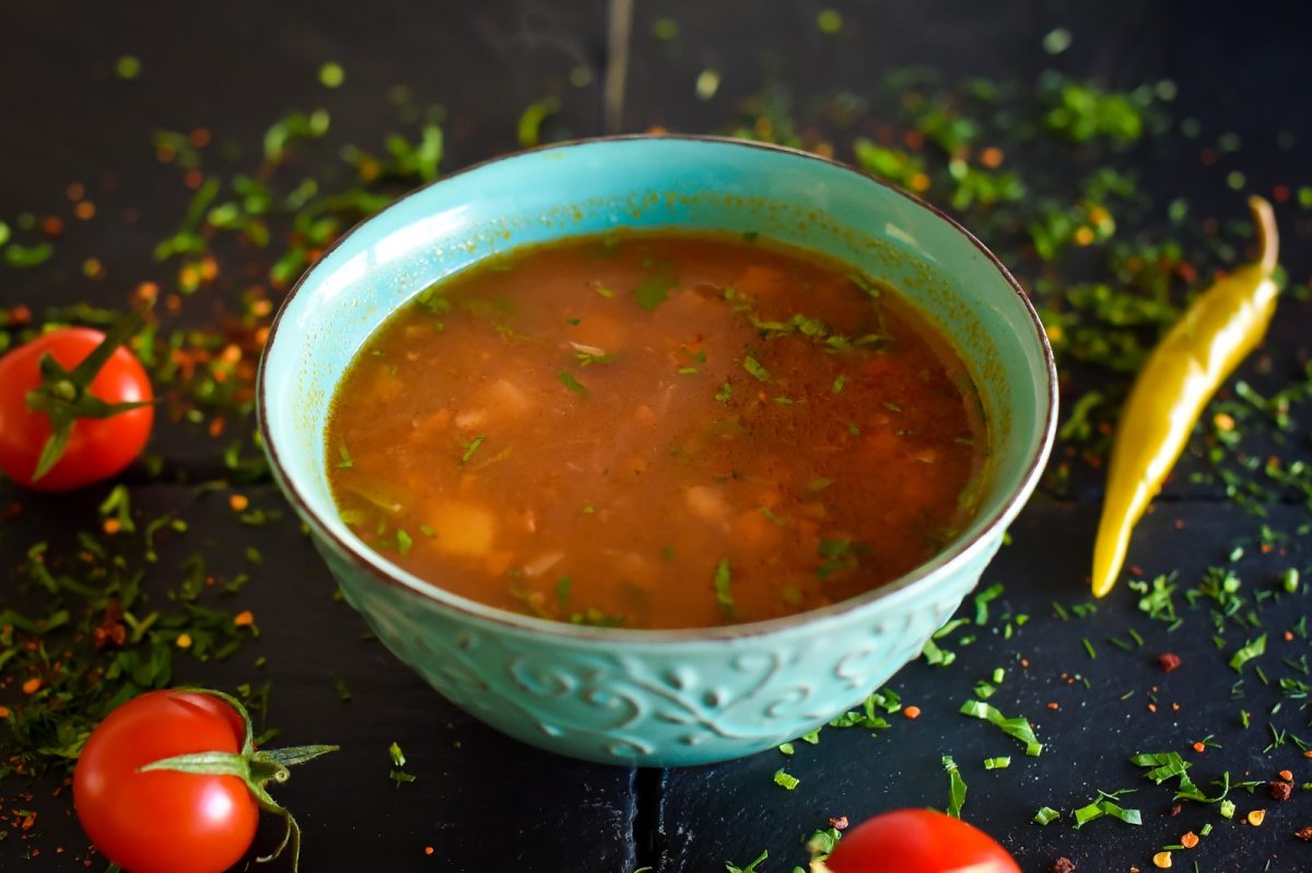 Ciorbă de roșii cu leuștean