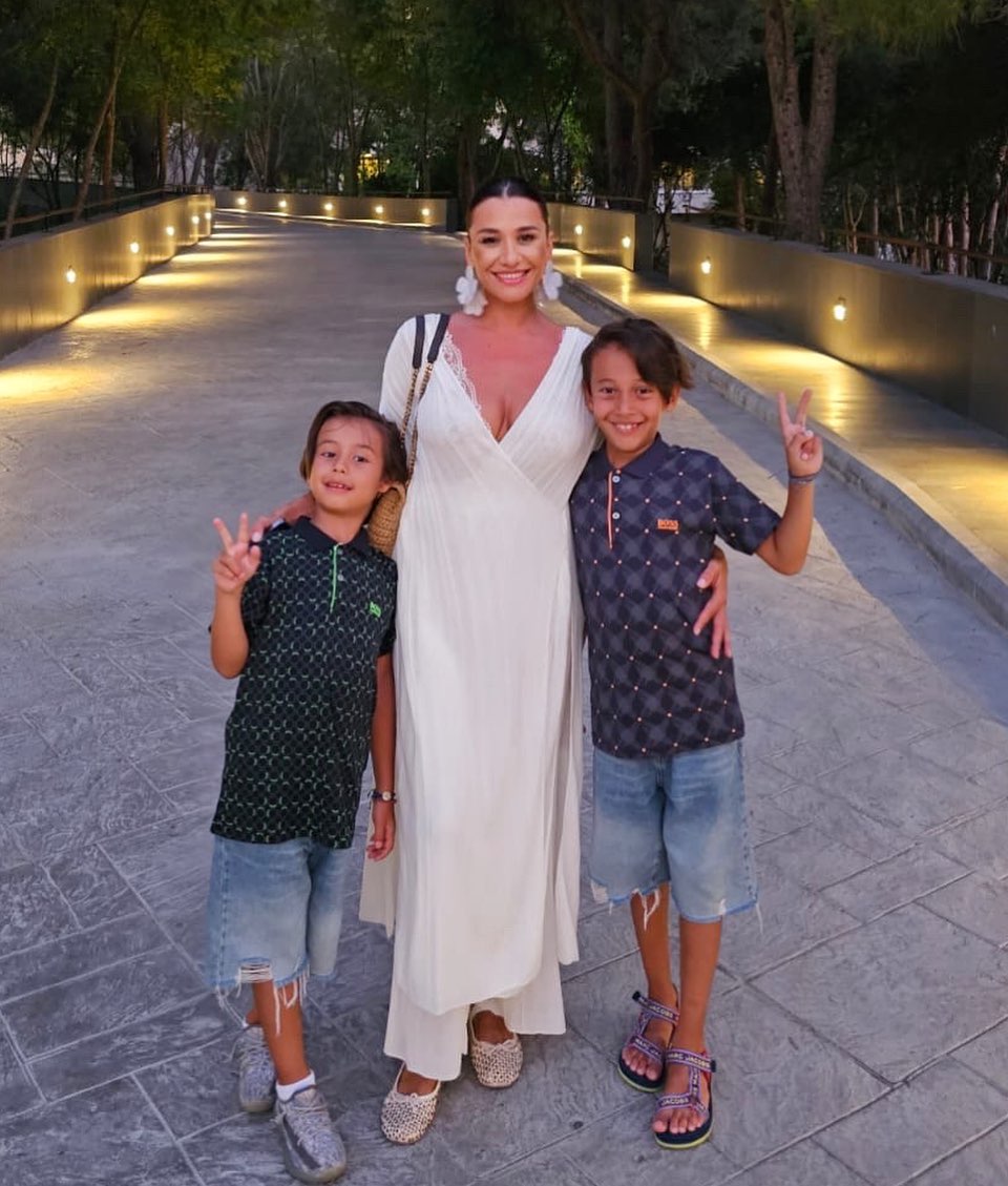 Claudia patrascanu si cei doi baieti ai sai