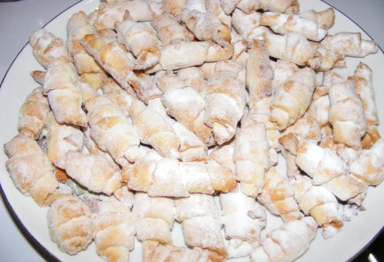Cum faci cornulețe cu gem ca pe vremea bunicii. Secretul ca să iasă fragede și moi
