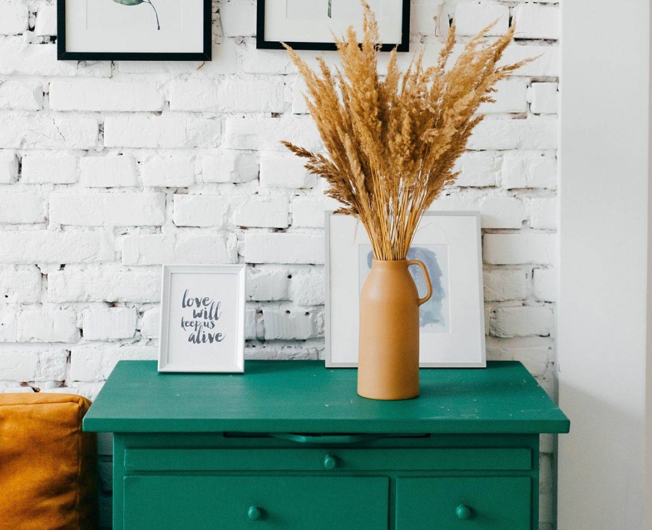 Culori care îți îmbătrânesc locuința și o fac să pară „ieftină”. Trucul designerilor de interior pentru o casă primitoare