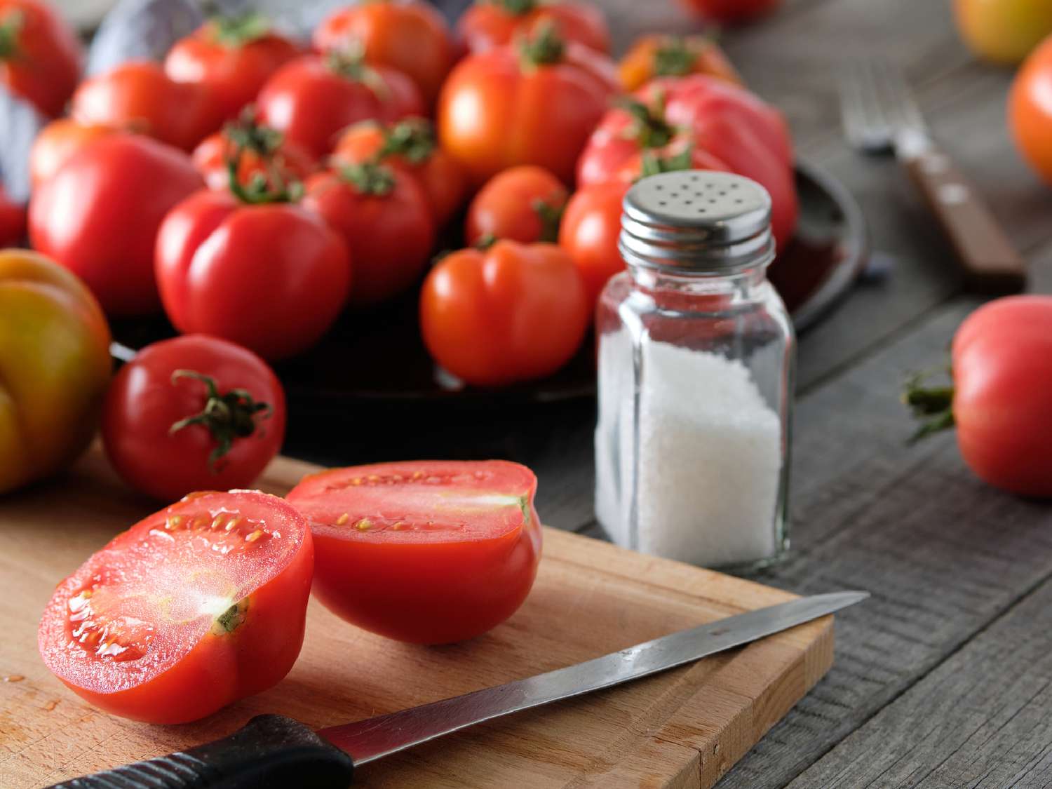 De ce este bine sa pui sare peste rosii