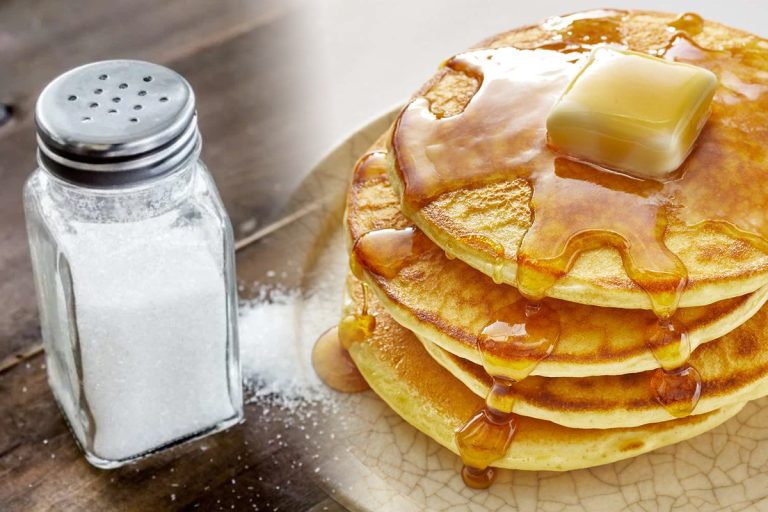 De ce să pui sare în aluatul de clătite. Trucul bucătarilor de top pe care l-ai așteptat toată viața
