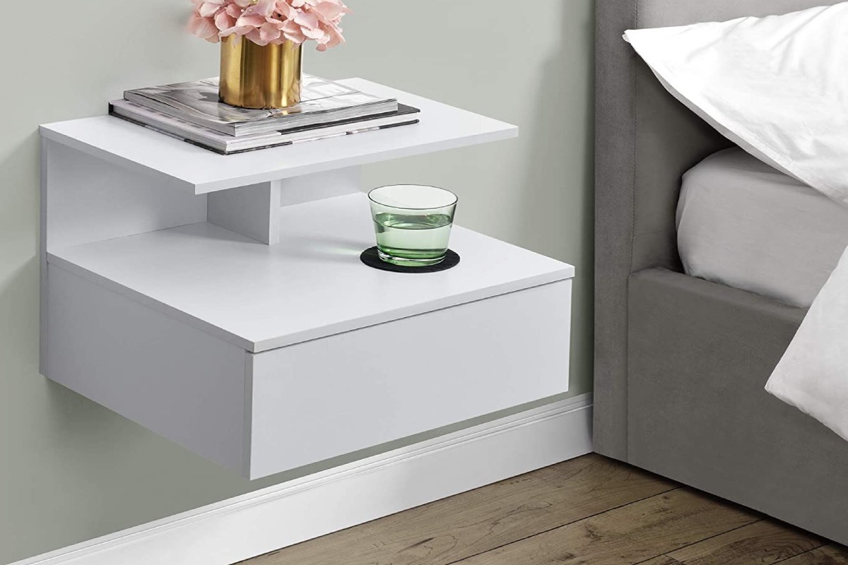 De ce sa tii un pahar cu apa, sare si otet in dormitor. Trucul pe care e bine sa-l stii