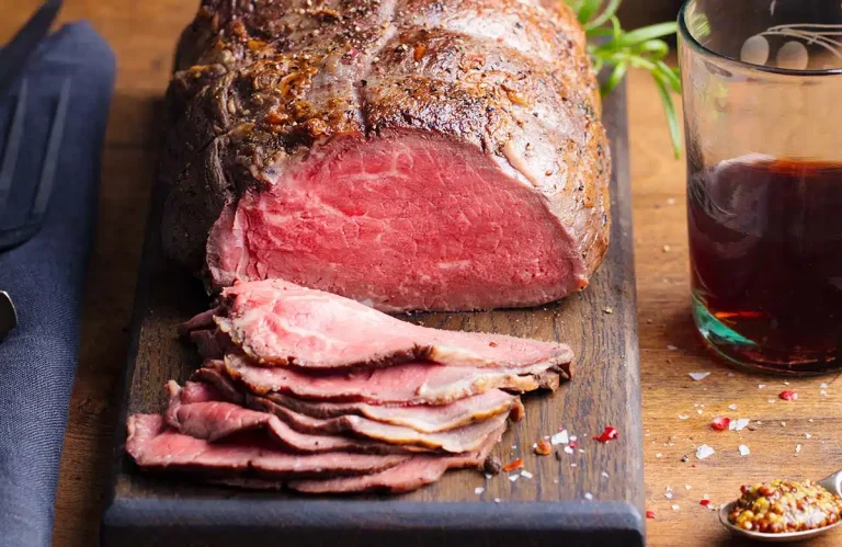 Cât timp se ține carnea de vită în cuptor, de fapt. Regula de aur ca să iasă foarte fragedă și gustoasă, ce trebuie să faci înainte de a o pune în tavă