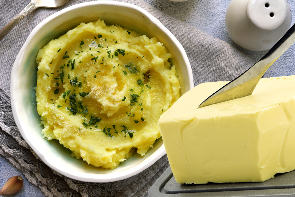 Nu mai pune margarină în piure. Ingredientul folosit de gospodinele iscusite, așa iese cremos și pufos
