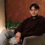 Ce face Johny Romano atunci când rudele îl roagă să cânte la vreo petrecere