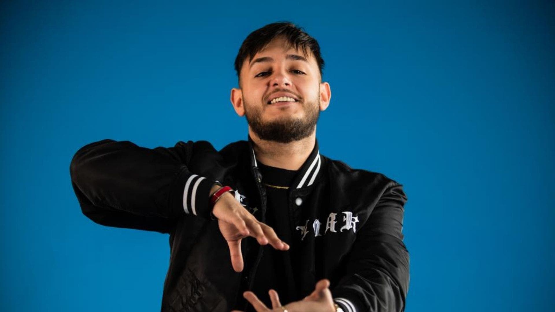 Ce face Johny Romano atunci când rudele îl roagă să cânte la vreo petrecere