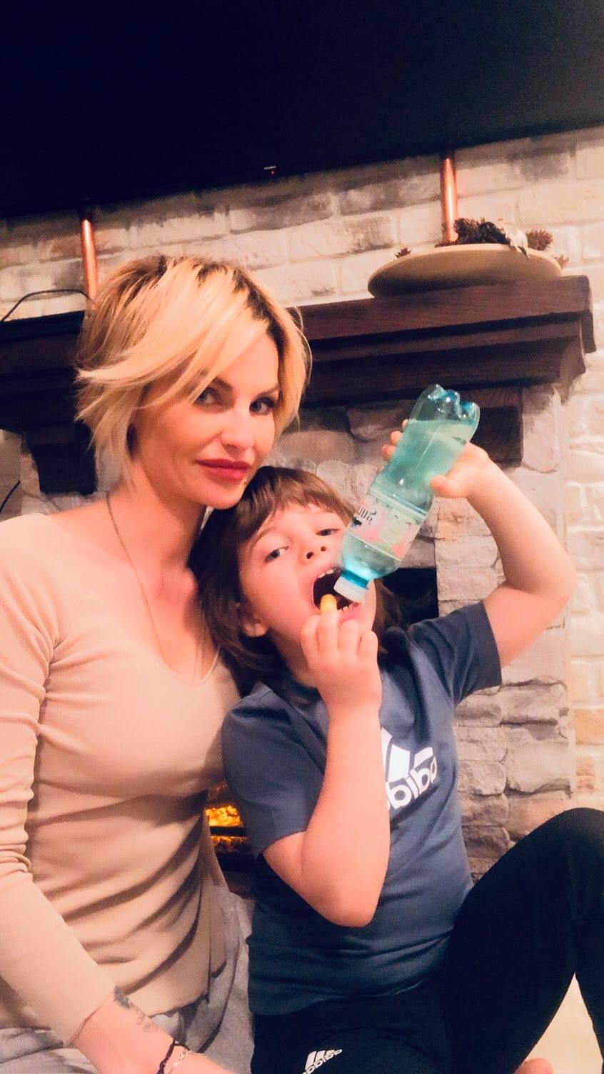 Oana Mares si fiul ei