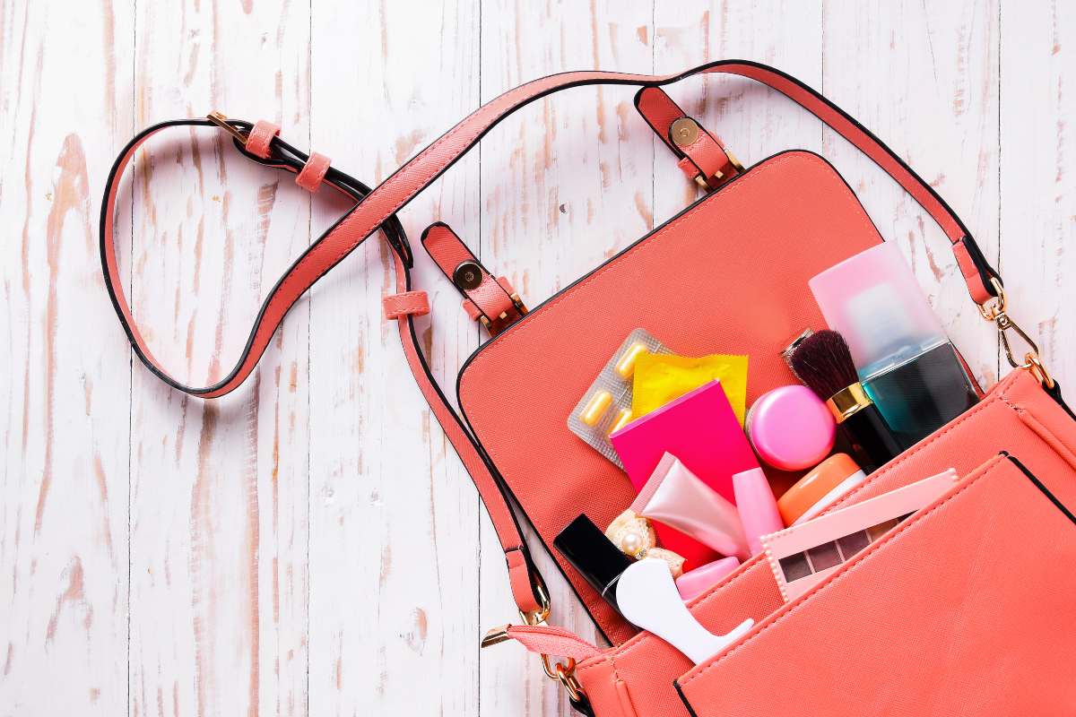 Obiectul pe care sa nu-l porti niciodata in geantă. Atrage ghinionul si saracia