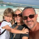 Pe Alessandra Stoicescu o știi de la Observator, însă cine este și cu ce se ocupă soțul ei, de fapt. Cel mai bine păstrat secret al vedetei