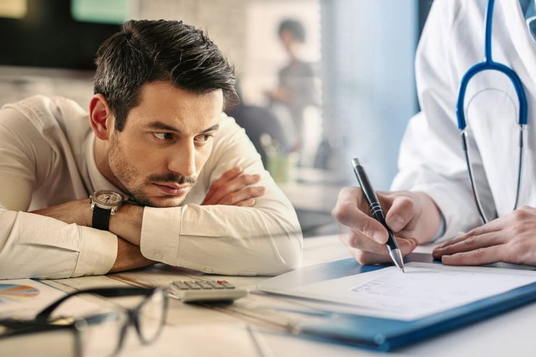 Poate refuza angajatorul concediul medical? Ce spune legea, precizări importante