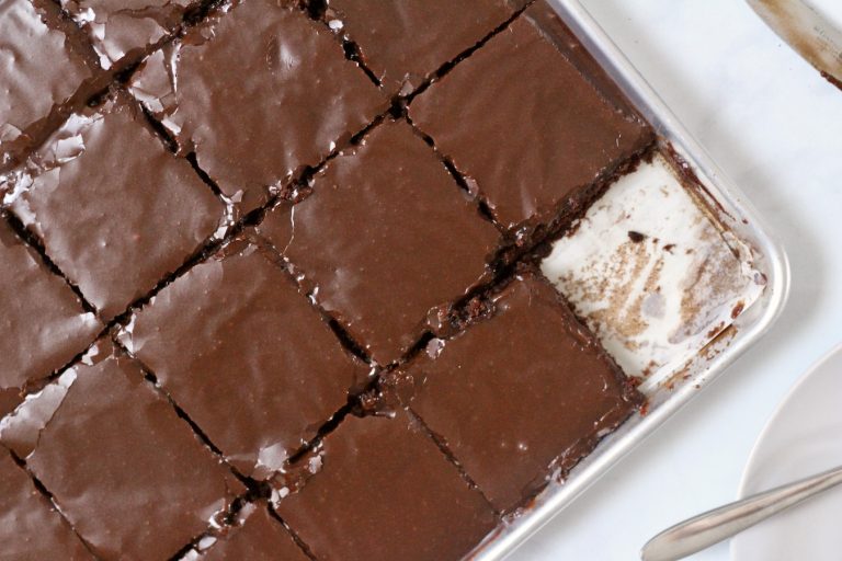 Prăjitura Coca Cola, cel mai bun desert din toate timpurile. O vei mânca cu poftă până la ultima felie