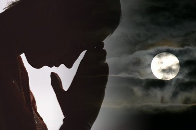 Rugăciunea puternică de la miezul nopții. Între ce ore să o rostești pentru noroc și sănătate. Face adevărate minuni