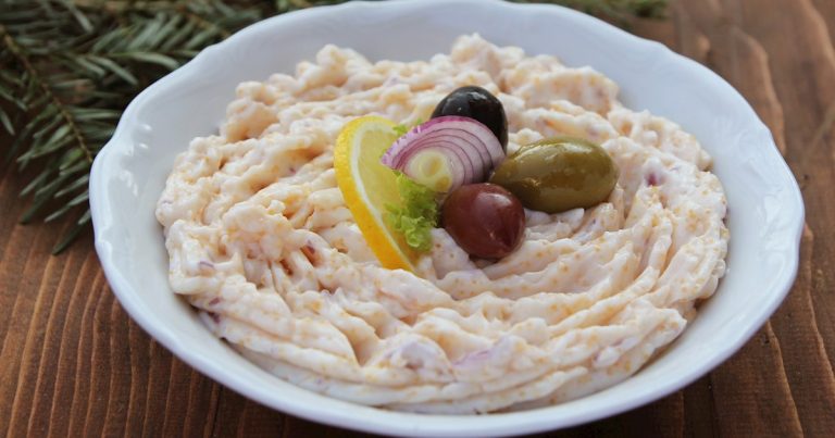 Trucul pentru ca salata de icre să nu se taie. Ce greșeală trebuie să eviți neapărat, secretul gospodinelor iscusite pentru un gust perfect