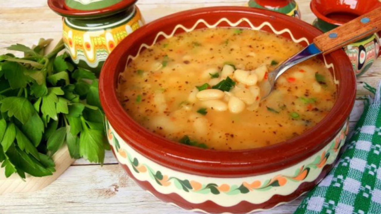 Secretul celui mai bun bors de fasole ca la tara. Ingredientul care face toata diferenta