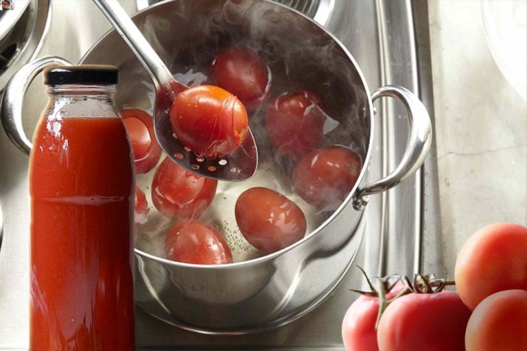 Ce trebuie să adaugi în bulion pentru un gust desăvârșit. Fă asta înainte de a pune capacul pe borcane