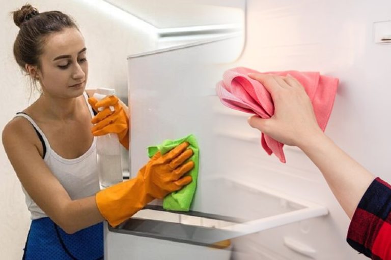 Amestecul minune al bunicii cu care să speli frigiderul. Cel mai sănătos și eficient detergent