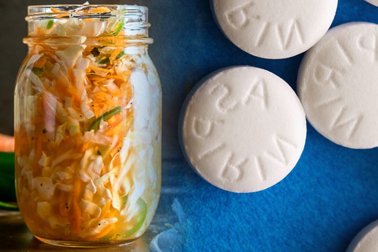 Când se pune aspirina în varza murată. Trucul gospodarilor de la țară pentru saramură limpede și fără floare