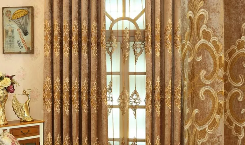 Ce fel de draperii să ai în living pentru prosperitate și noroc. Trucul designerilor de interior nu dă greș niciodată