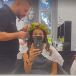 Ioana Ginghină la coafor, în ziua nunții