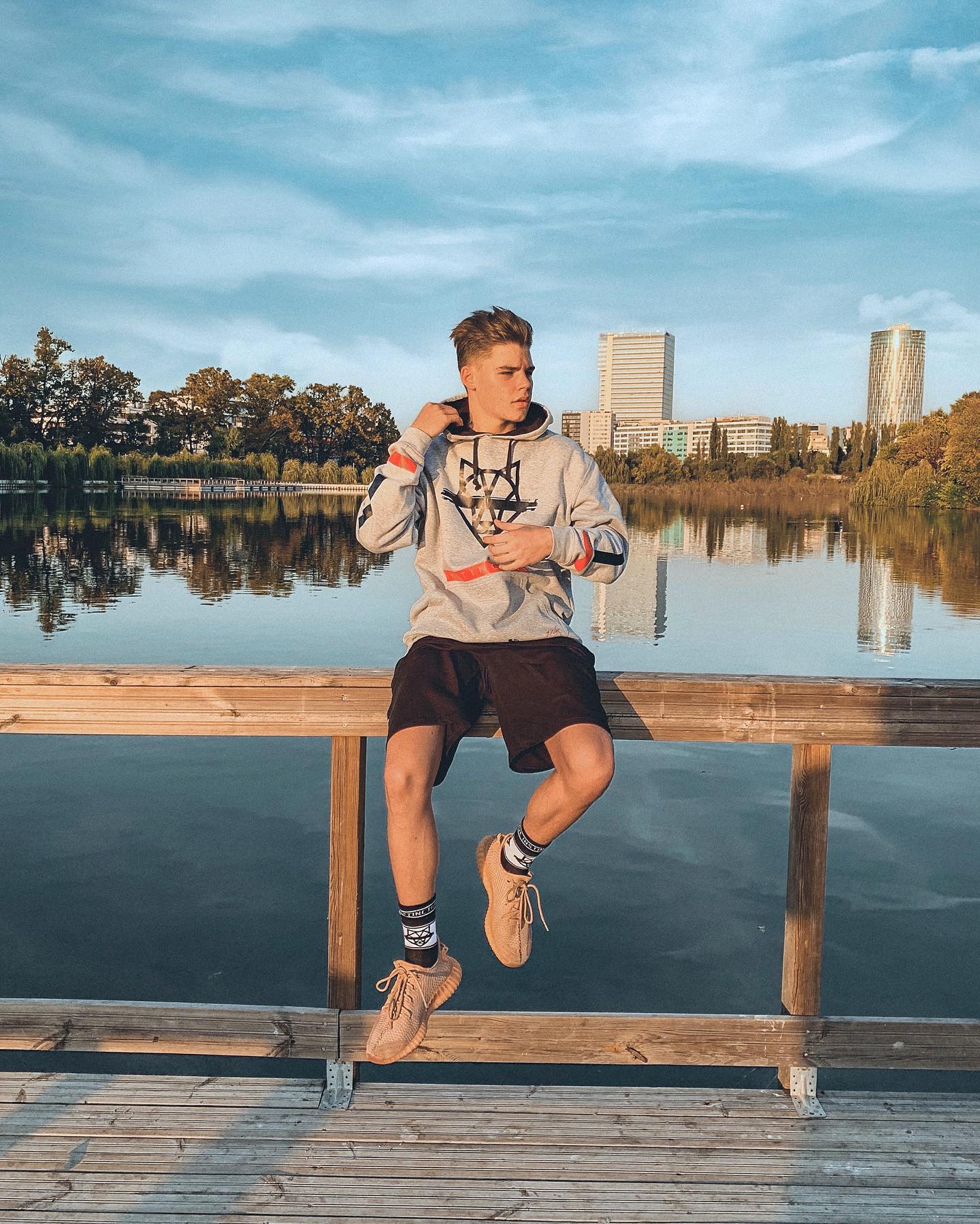 Cine este Cristian Porcari, artistul care face furori cu piesa RanaRan 1Cine este Cristian Porcari, artistul care face furori cu piesa RanaRan 1