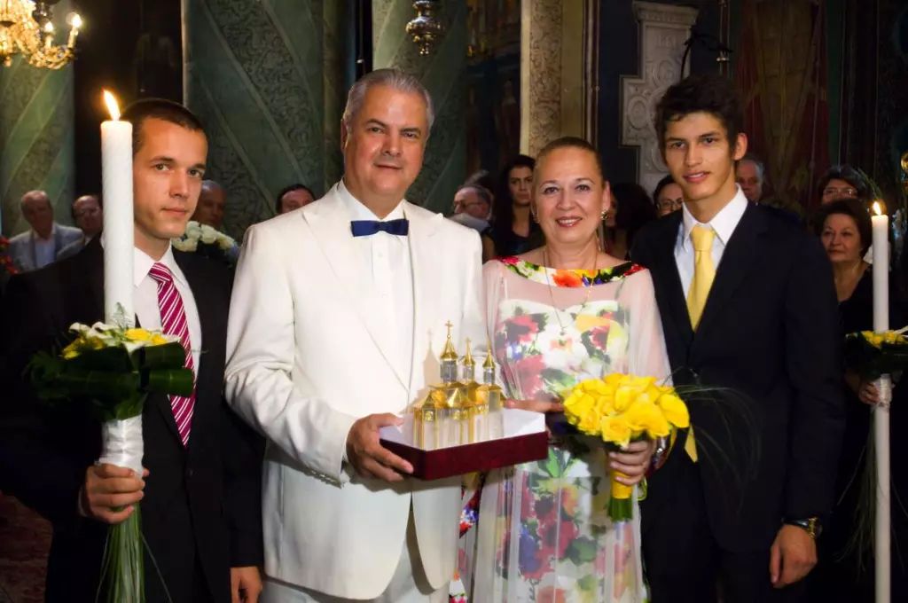 Cine este si cum arata prima sotie a lui Adrian Nastase 1