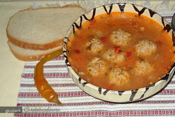 Cu ce sa amesteci carnea de pui pentru perisoare