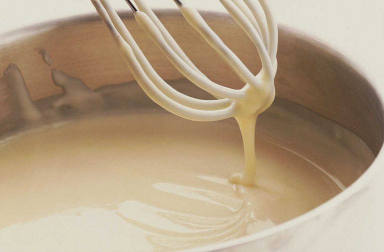 Cu ce trebuie să amesteci făina înainte de a o adăuga în sosuri. Așa nu va mai face niciodată cocoloașe