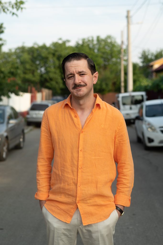 Lucian Iftime, actorul din serialul ”Brigada Nimic”, a jucat gratis și a muncit la o firmă de transporturi