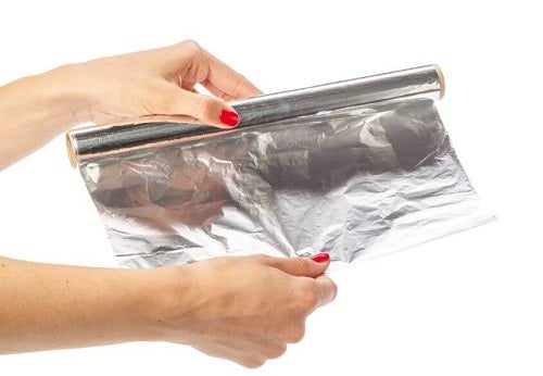 De ce să învelești telecomanda TV în folie de aluminiu. Soluția genială de care nu ți-a spus nimeni