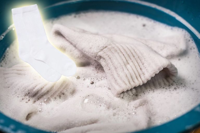 În ce să înmoi șosetele murdare înainte de a le băga la mașina de spălat. Metoda simplă care funcționează de minune