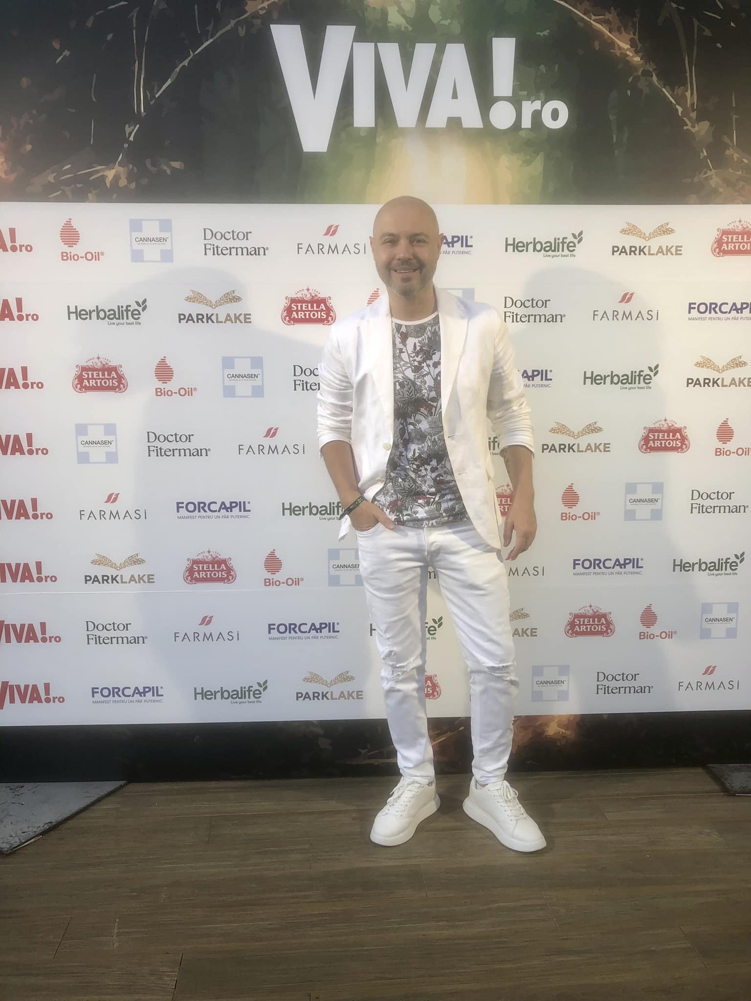 Prin ce trece Mihai Mitoșeru de fiecare dată când vorbește cu o femeie