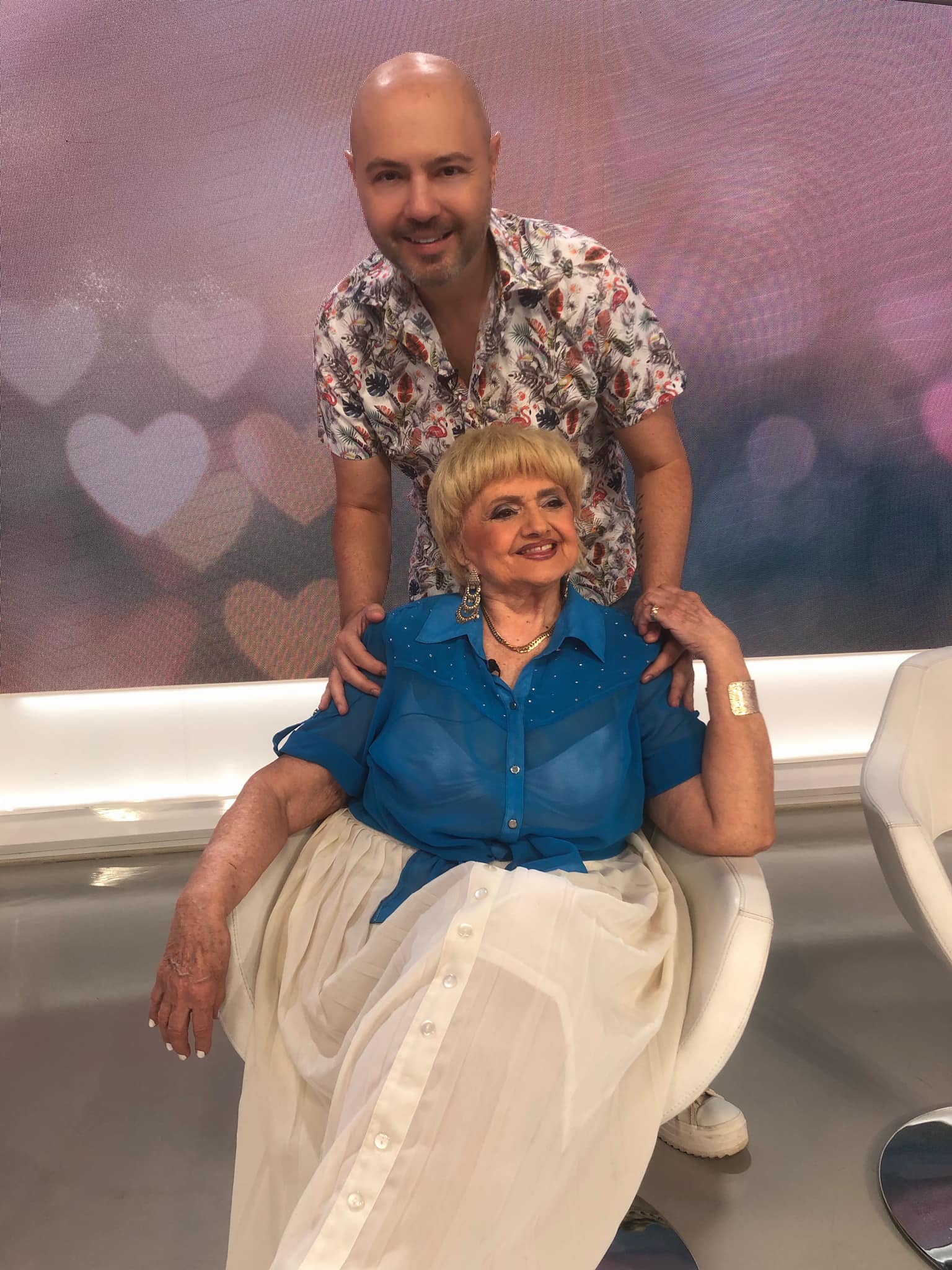 Prin ce trece Mihai Mitoșeru de fiecare dată când vorbește cu o femeie